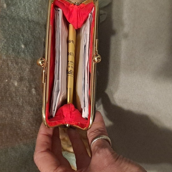 Dooney and Bourke Large framed kiss lock in black Florentine leather - Picture 4 of 4